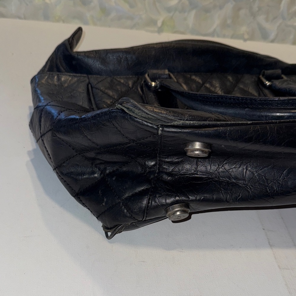 Chanel Black Quilted Shoulder Bag - Picture 4 of 9